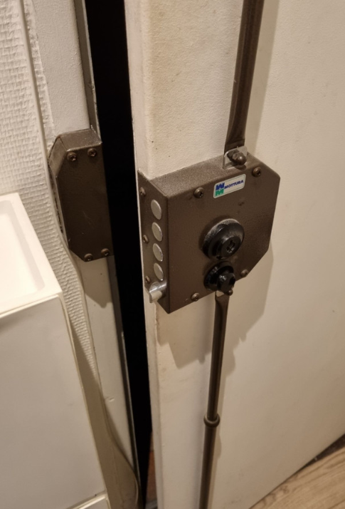 Installation blindage de porte